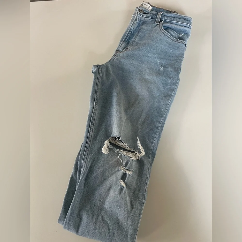 Abercrombie & Fitch Curve Love The Mom High Rise Jeans size 28/6‎